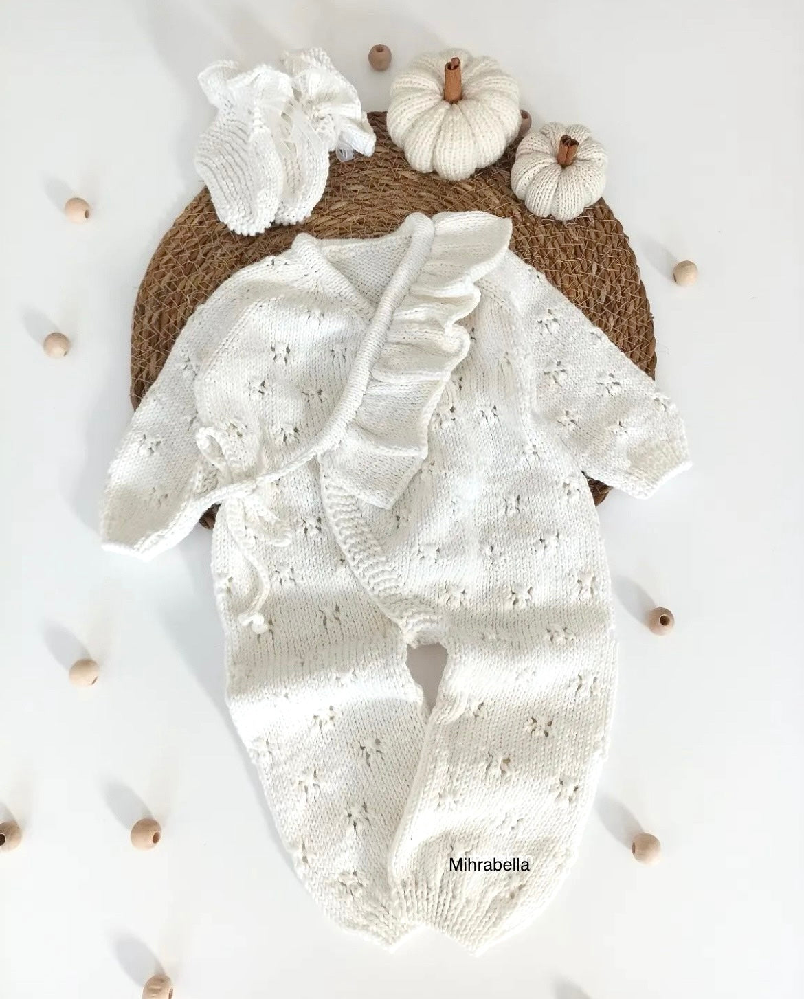 Gestrickte Overall mit Strickschuhe