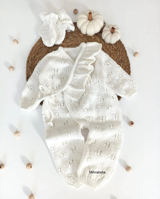 Gestrickte Overall mit Strickschuhe