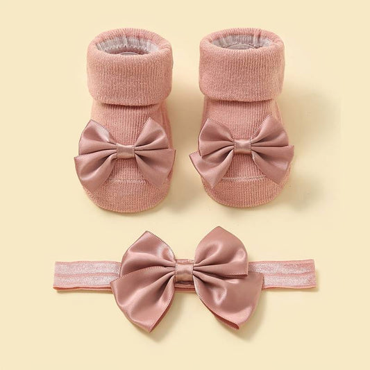 Baby Geschenkset Socken und Schleife